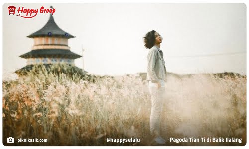 Pagoda Tian Ti di Balik Ilalang