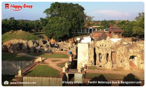 Terdiri Dari Beberapa Gua Serta Bangunan Lain