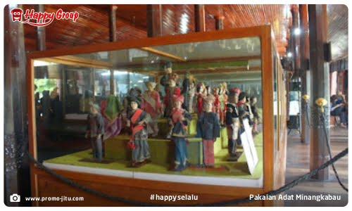 Bukittinggi - Pakaian Adat Minangkabau