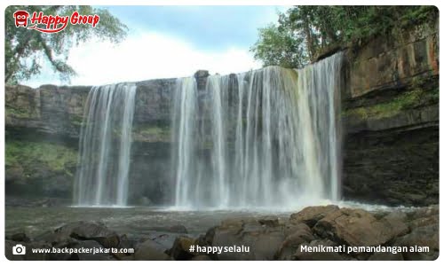 Pontianak - Menikmati pemandangan alam di sekeliling air terjun