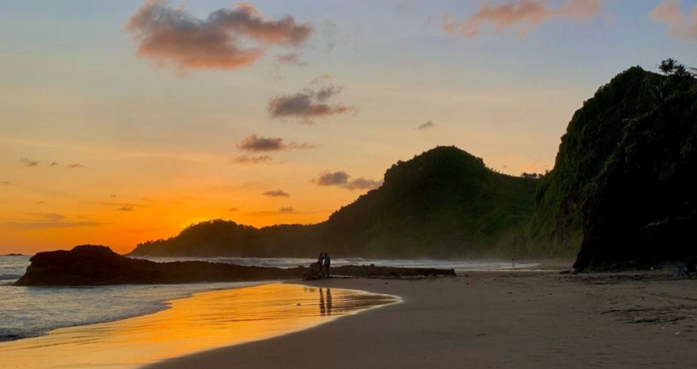 Pantai Pecaron Kebumen: Keindahan Terbaik di Pesisir Selatan